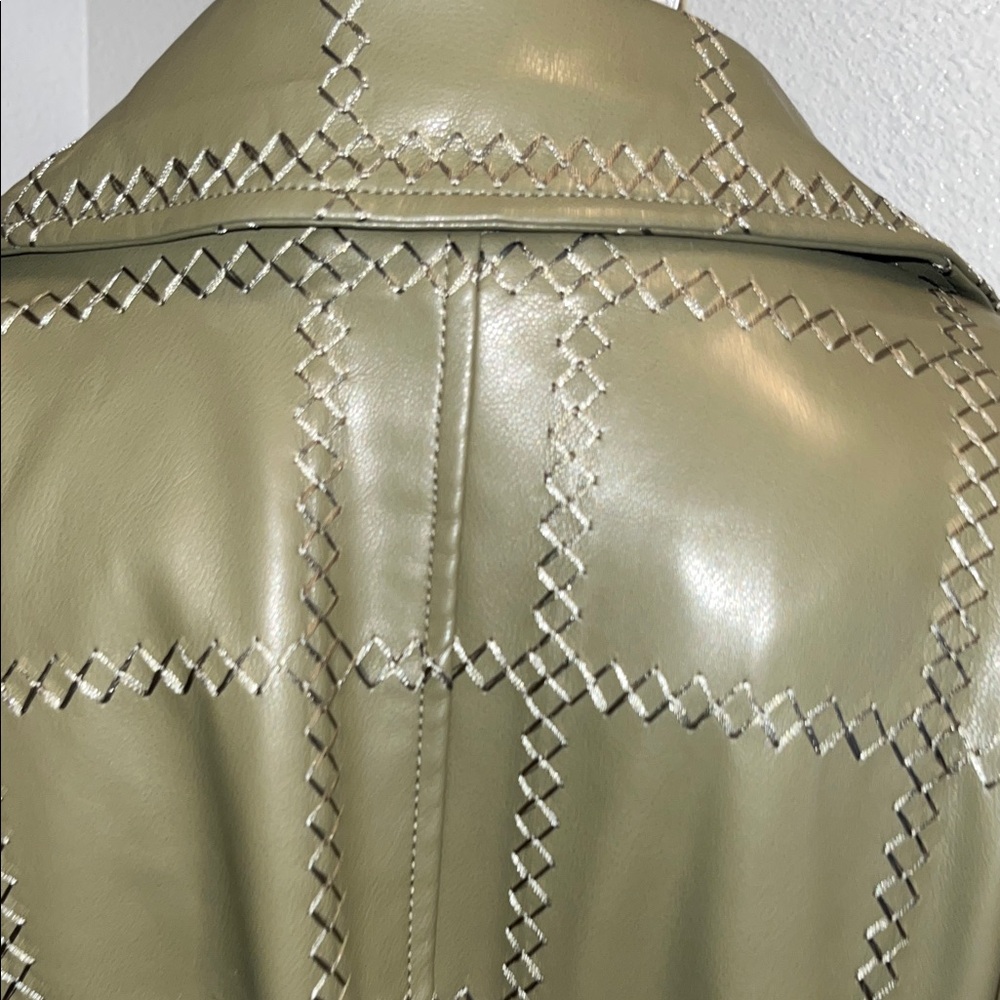 Olive Green Belted Women's Trench Coat size large beautifully made HSN - Picture 10 of 16